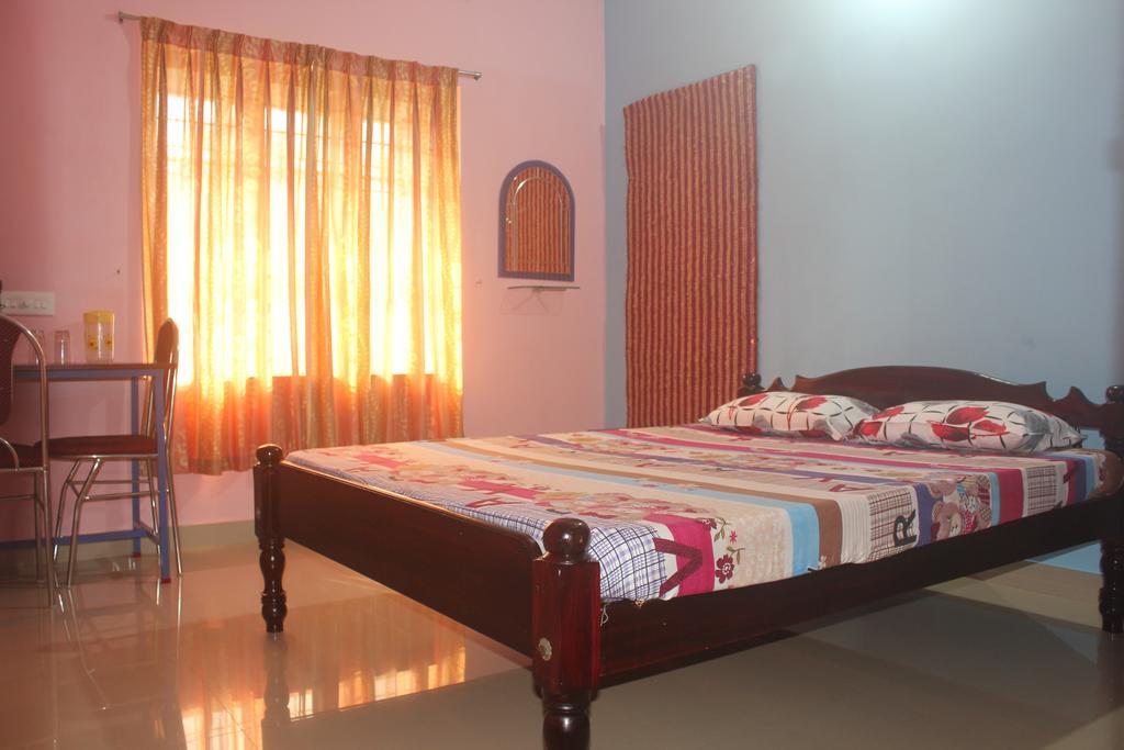 Navendu Home Stay Alappuzha Luaran gambar